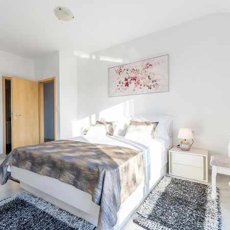 Villa Spark With Heated Pool In Rogoznica Zečevo Exteriör bild